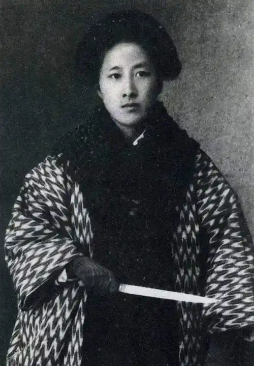 "巾帼英雄"秋瑾牺牲时仅32岁,留下一儿一女,儿子成湘潭首富_革命_国家