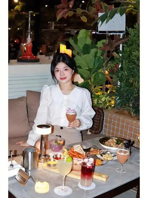 艺术无处不在打卡深夜里的艺术酒馆