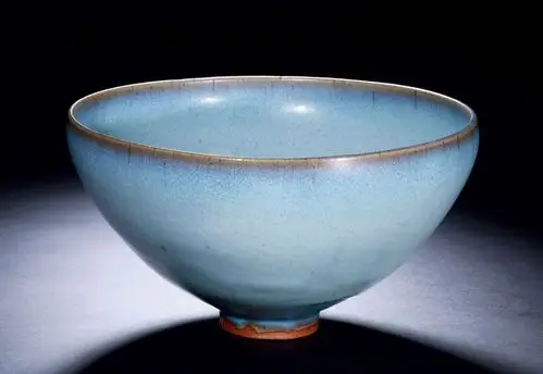 宋或金 钧窑天青釉莲子式深腹大碗