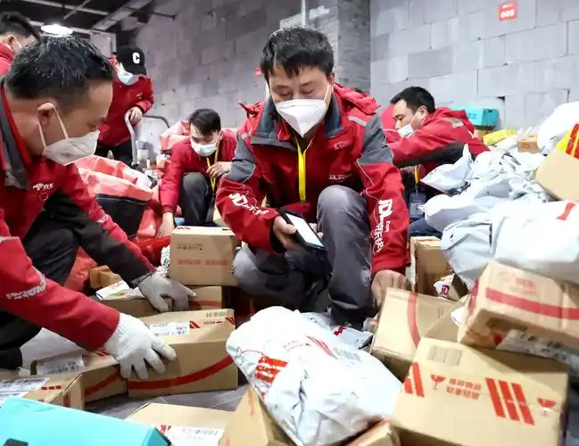 京东快递小哥驰援上海|上海市|新冠肺炎_新浪新闻