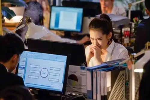 薪水低996背锅侠年轻人怎么在职场熬出头多值招财屏告诉你