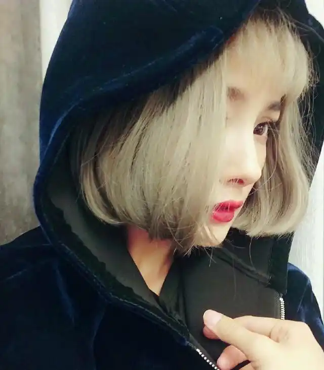 没想到杨幂自拍执着于只露半张脸的原因是这个,女明星真心不易呀