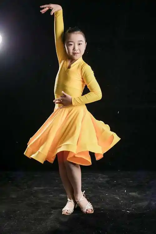 不能自已熊的儿童摄影作品《拉丁舞》