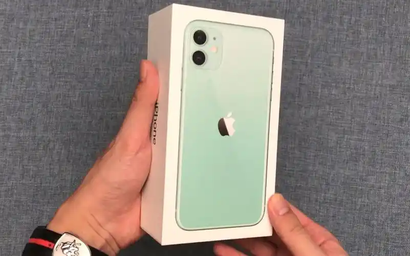 4999元买的iphone11绿色版开箱,打开盒子的那一刻:这是手机吗?