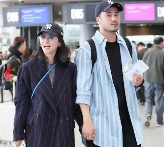 谭维维疯狂崇拜张博,为何将其打骨折送进医院,转身嫁给陈亦飞_音乐