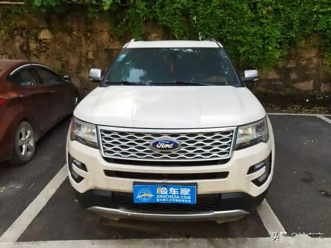 不习惯大屏花32万买辆老款福特探险者买主当年60万的顶配