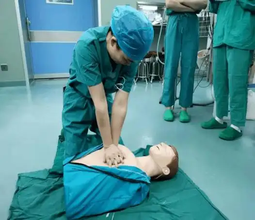 钟华楼手术室开展徒手心肺复苏演练培训