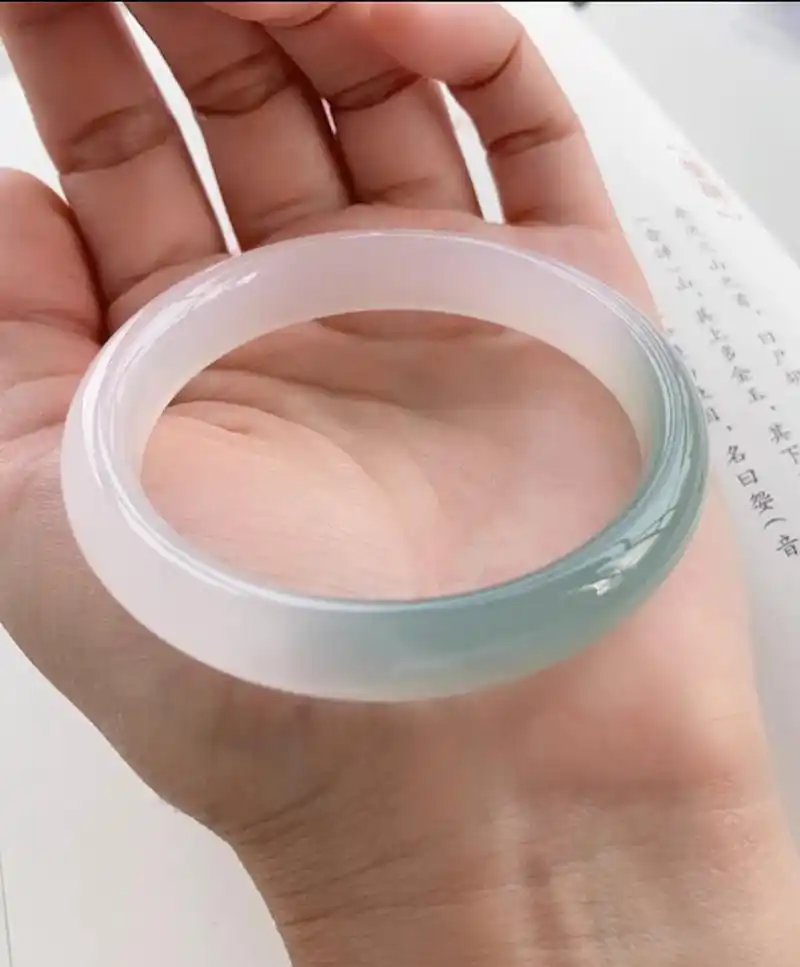 半山半水俏色玛瑙玉髓手镯