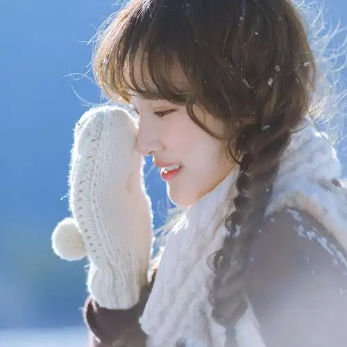 雪地漂亮女生头像