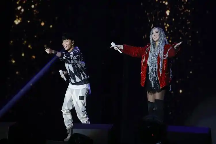 组图:很惊喜!张惠妹林俊杰首度同台合作《记得》