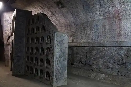 宋高宗赵构在淳熙十四年的十月份因病去世,享年八