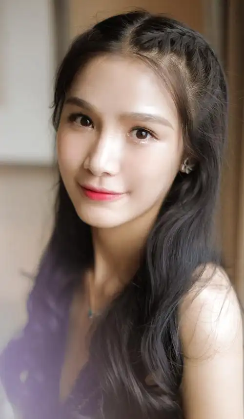 张南活动宣传美图身穿一款蓝色连衣裙靓丽动人