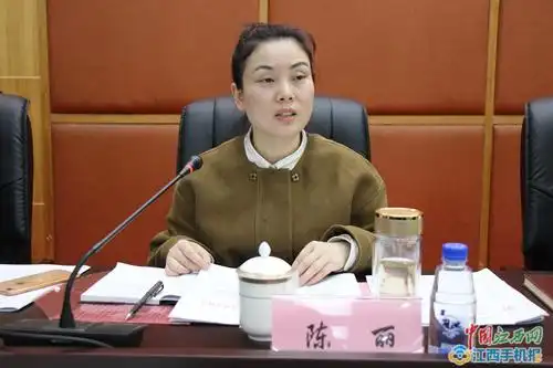 芦溪县委常委,组织部长陈丽宣读《关于表彰2017年度全县政法综治工作