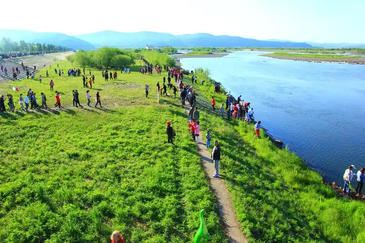 加格达奇人端午节游园踏青
