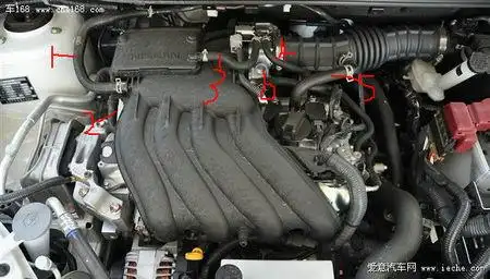 图片中的管都是干什么的,日产新骐达发动机,透气壶应该装在哪里.