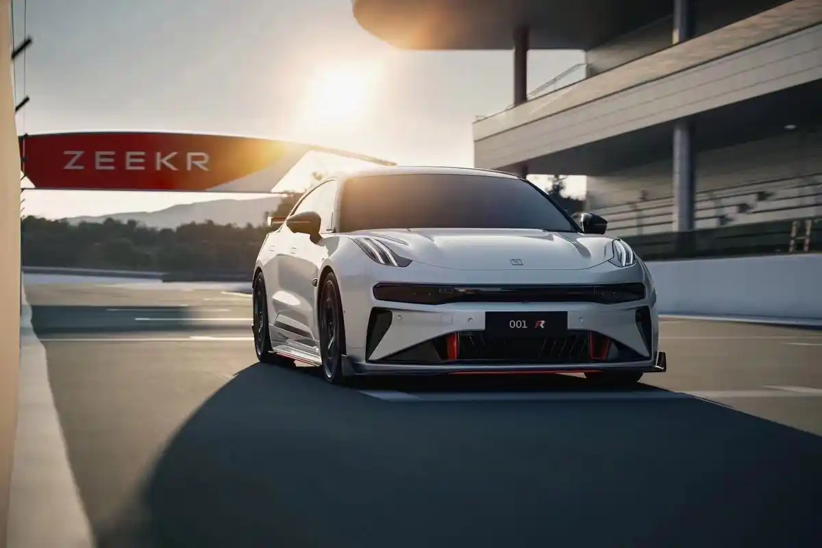 极氪汽车将推出售价超百万元的 zeekr 001 fr新车型,这是继比亚迪推出