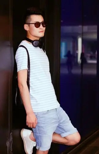 小孙浩时尚街拍写真曝光一改喜剧范儿