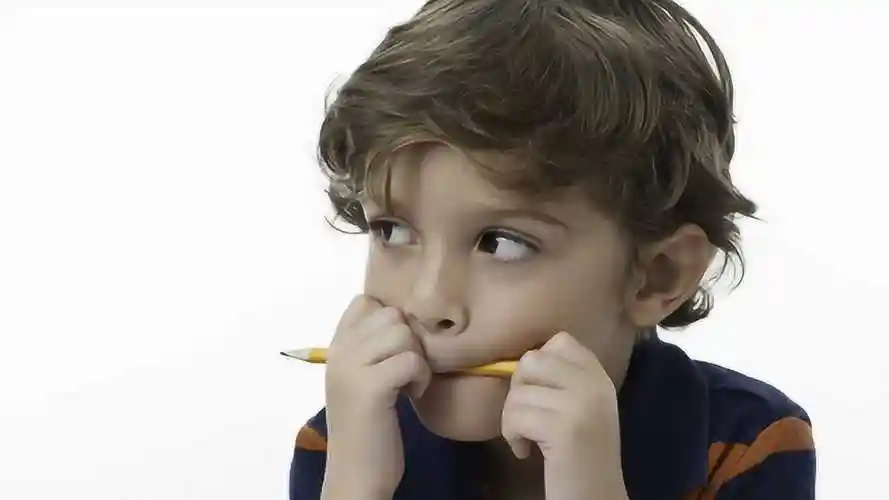 小孩子喜欢咬铅笔,到底会不会导致"铅中毒"?越早知道越好!