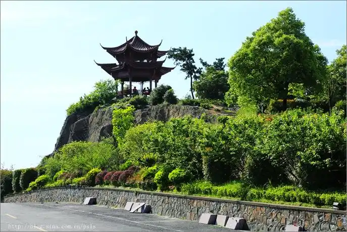 航坞山:屹立在萧绍平原上的天然灯塔.