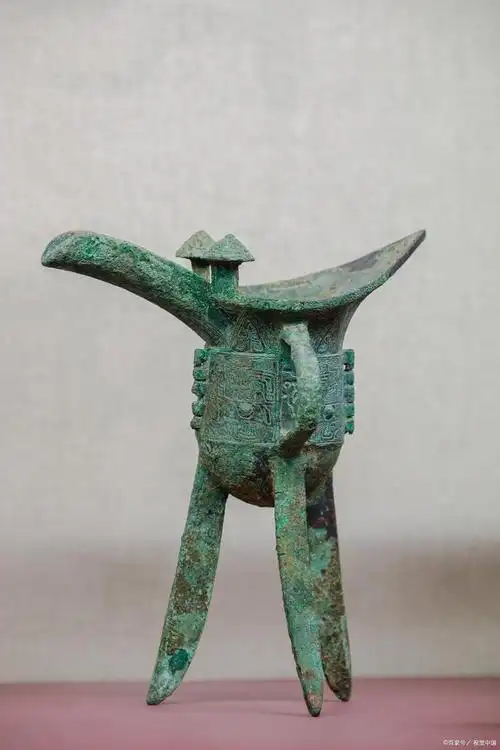 青铜爵杯的魄力