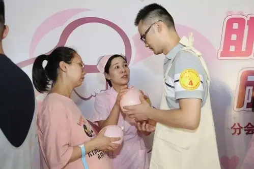 男人喂奶画面太美