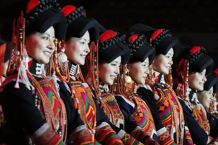 凉山火把节美女篇:摄影:吉孜哈土