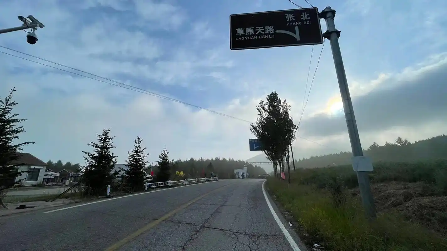 骑游草原天路张北段.一早起来从桦皮岭进入,下午6:00出野狐 - 抖音