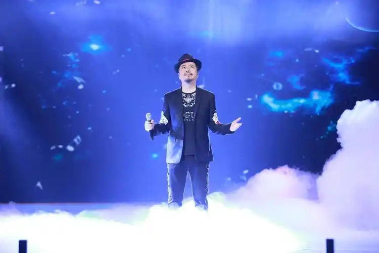 黄国伦鸟巢开演唱会只因做了个梦? 寇乃馨也陪他一起疯!