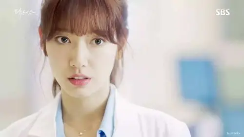 中朴信惠脱胎换骨美成了一道光由朴信惠和金来沅主演的韩剧《doctors