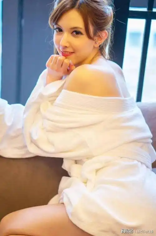 虽然不知道泷泽萝拉是谁,但我知道我喜欢这种风格的照片