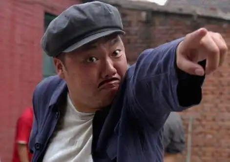 在教师交流群中,一位教师说,今年的教师节大会,他们乡新来的郝乡长在