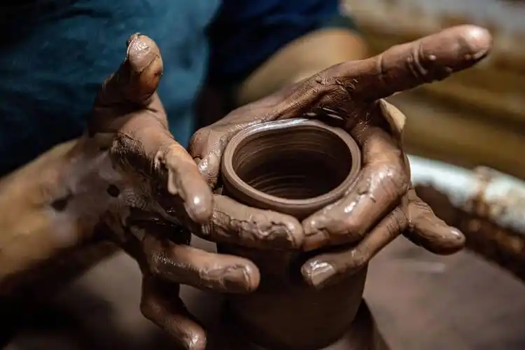 (图片故事)荣昌陶手工制陶技艺:非遗传承 薪火永续_管永双_陶艺_唐奕