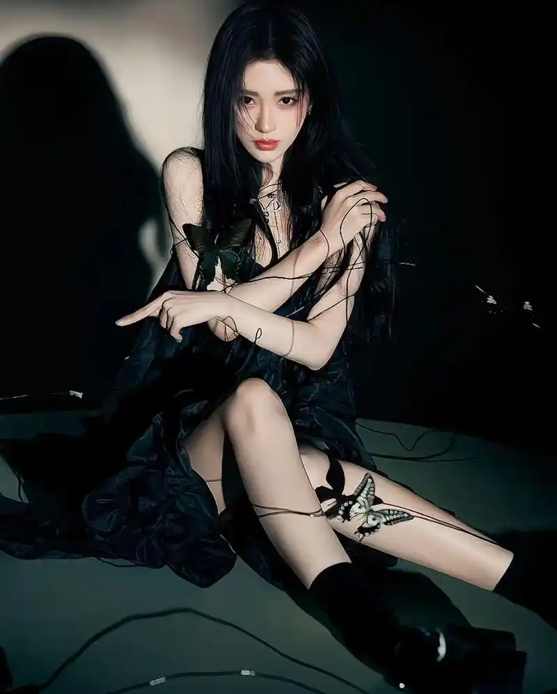 别挑战我女的底线#黑色系 #鞠婧祎 - 抖音