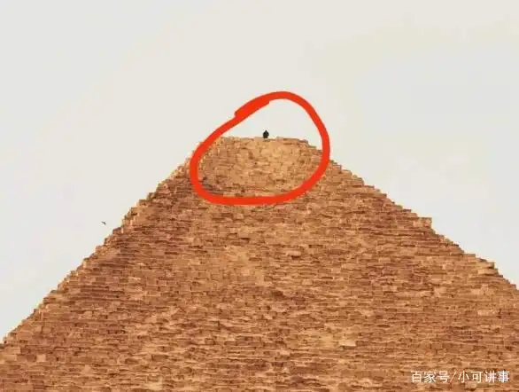金字塔无人敢登顶!外国游客不信邪前去尝试,意外发现一个秘密