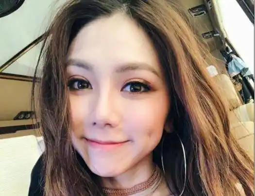 没红之前邓紫棋什么样?看到照片后,网友:男友喜欢的类型