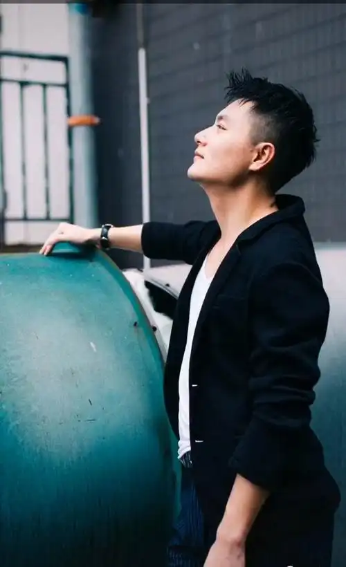 男人怎么摆姿势拍相片?