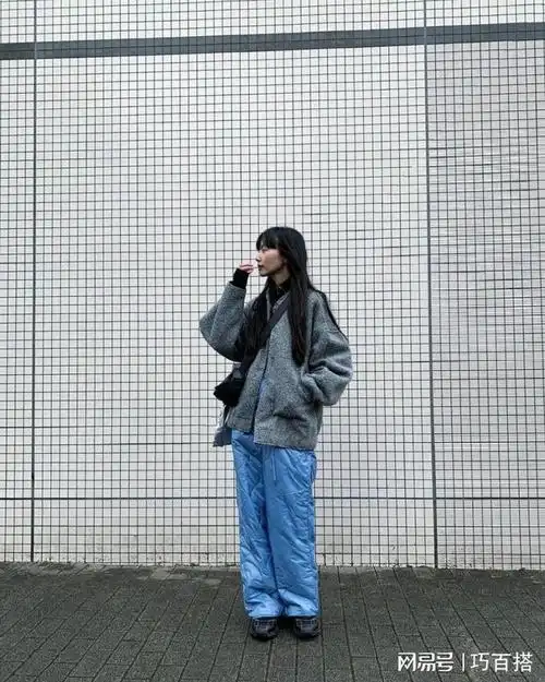 初春穿衣风格别乱选!日系街头女生造型值得借鉴,休闲慵懒有格调