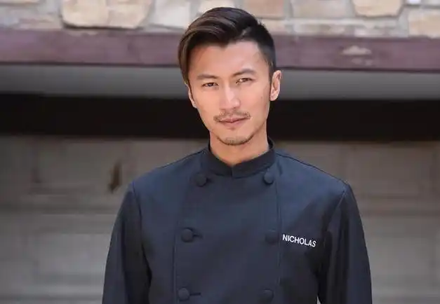 3月8日谢霆锋罕见晒自拍连夜上热搜新发型吸睛笑不活了