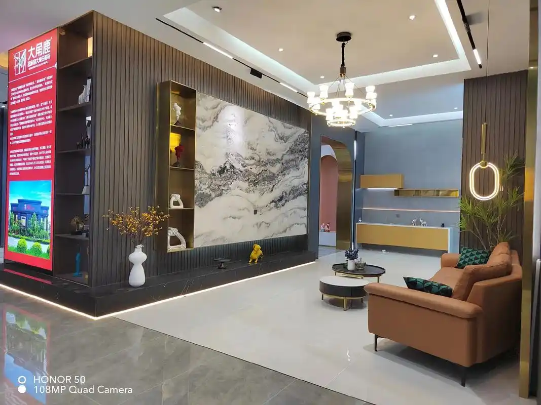 《长垣大角鹿瓷砖展厅》商用展厅的布置和装饰品摆场更要凸出品质