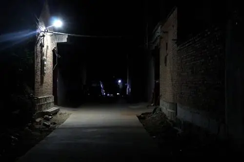 半夜12点突然电闪雷鸣,村民们赶紧起床忙活,这是要干啥?