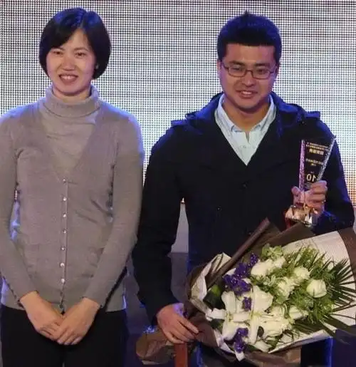 中国女排周苏红为爱照顾瘫痪丈夫五年为何改嫁大9岁富商