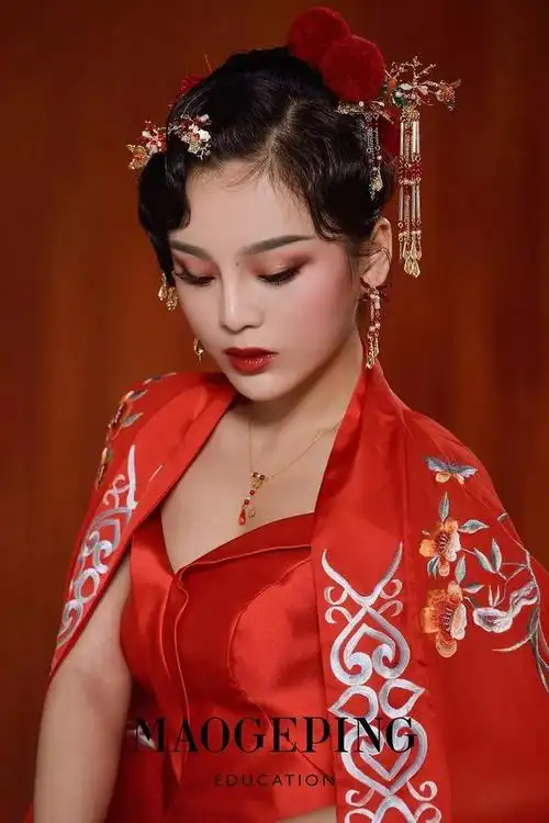 简单秀禾服新娘造型图片,穿秀禾服梳什么发型?