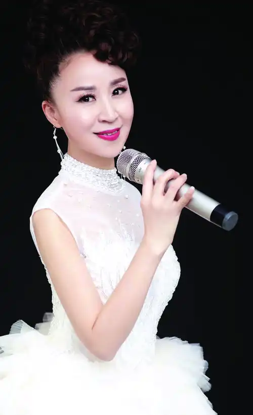 用美丽歌喉赞美三峡中国当代青年女中音歌唱家吴春帆专辑出版