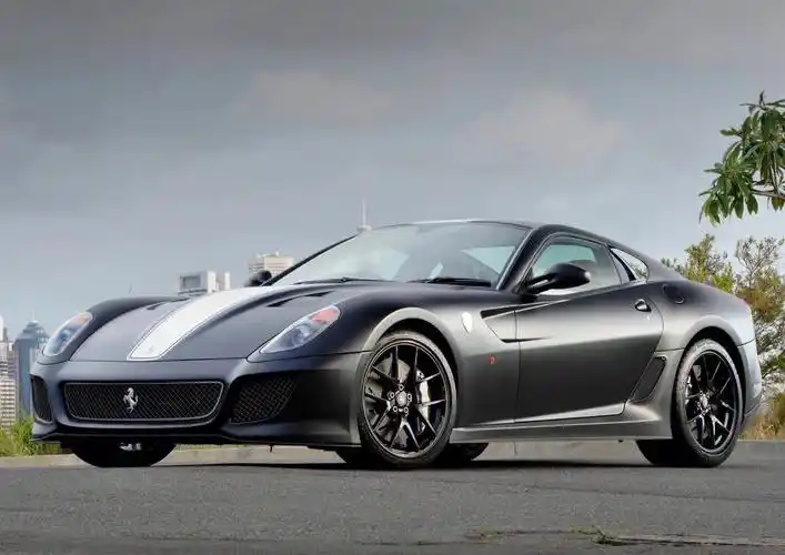 法拉利599 gto是一个极端的v12 berlinetta,2010发布,在十年前法拉利