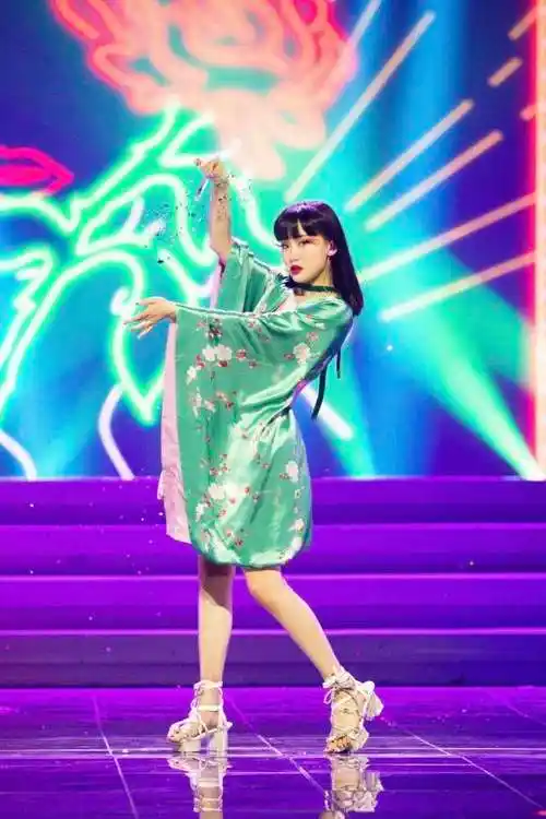 当然王菲菲和王智也带给我们一首不一样