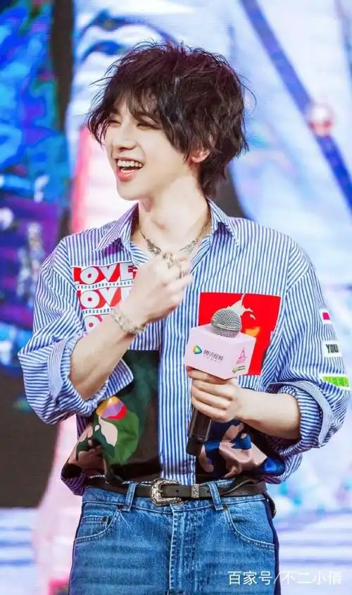 这样的华晨宇笑起来也太好看了吧