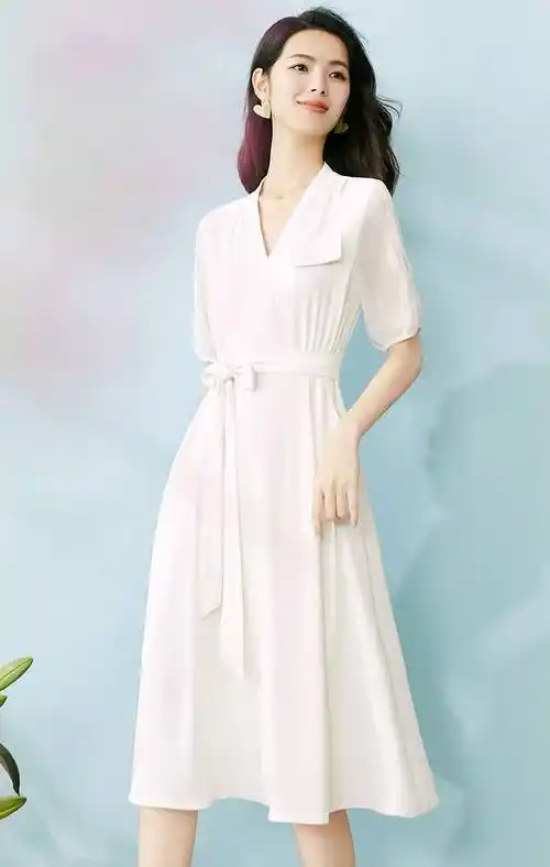 一条好看有型的气质连衣裙,时尚简约的风格下,每个细节都很惊艳