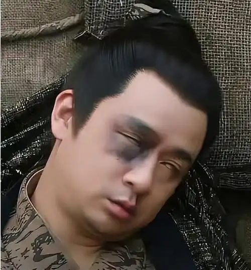 没想到4月刚开始,空政文艺兵黄澄澄,就用这种方式打了资本的脸