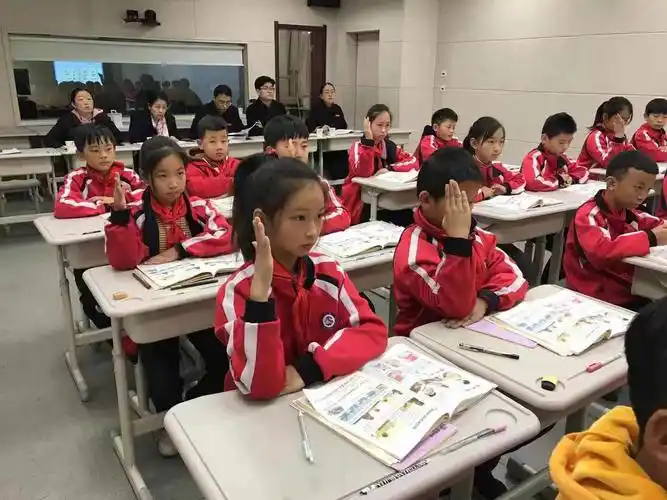 教学展风采专家引成长经开区教研员李艳霞老师指导锦凤小学英语教研