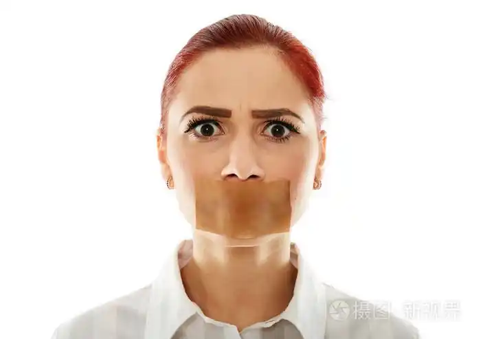 嘴巴被封住的女商人上白色孤立